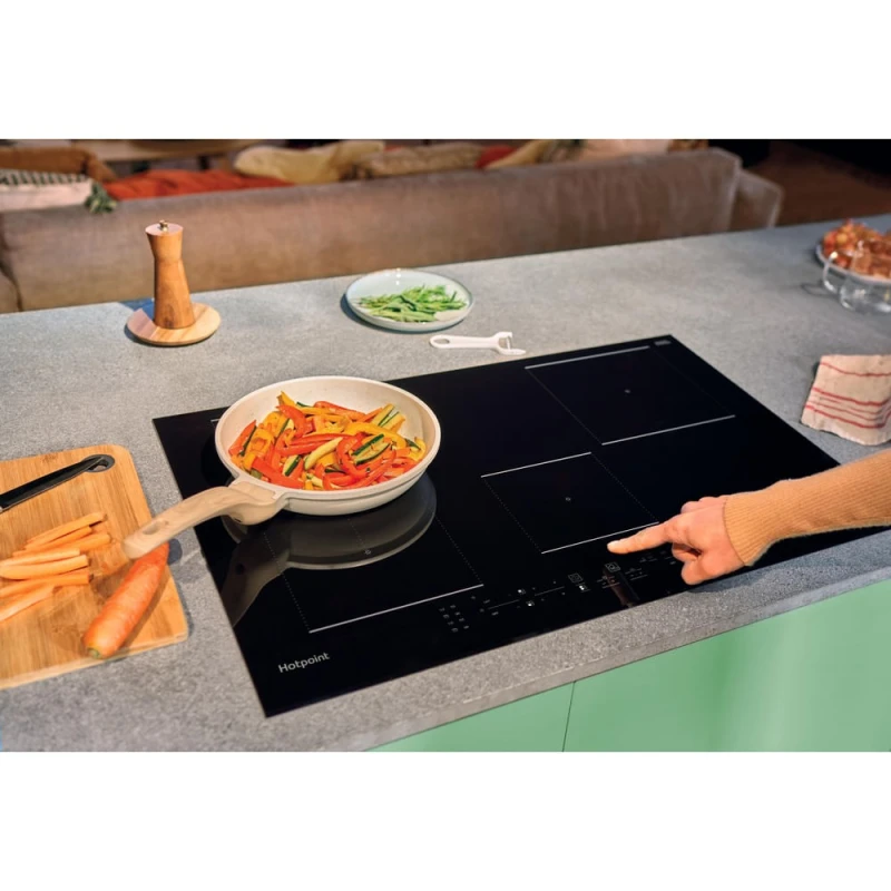 77cm 4 Zone Induction Hob | Hotpoint TB3977BBF | Touch Control Black - Image 8
