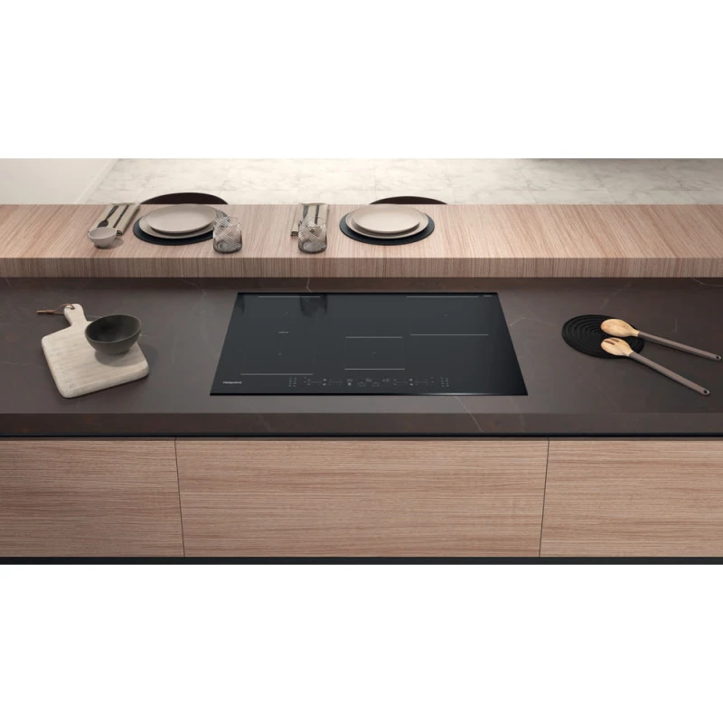 77cm 4 Zone Induction Hob | Hotpoint TB3977BBF | Touch Control Black - Image 4